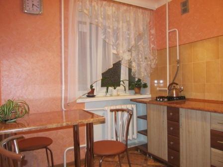 Однокомнатная квартира посуточно в Бердянске, ул. Мазина, 21